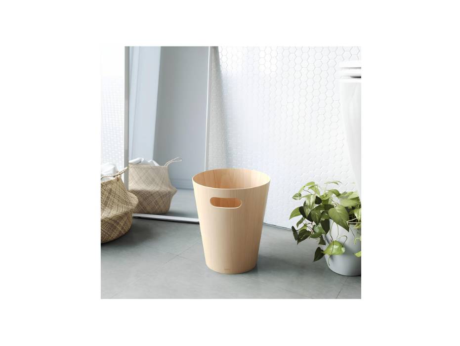 Umbra Woodrow, 2 Gallon Modern Wooden Trash Can Wastebasket for Home and Office, Natural