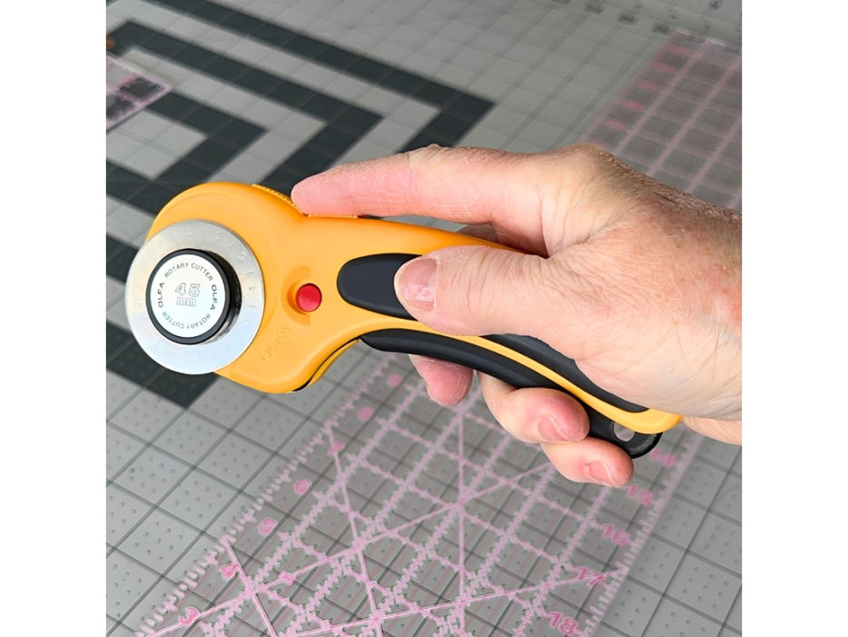Olfa Deluxe Ergonomic Rotary Cutter, Yellow and Black [OL-RTY-2-DX]